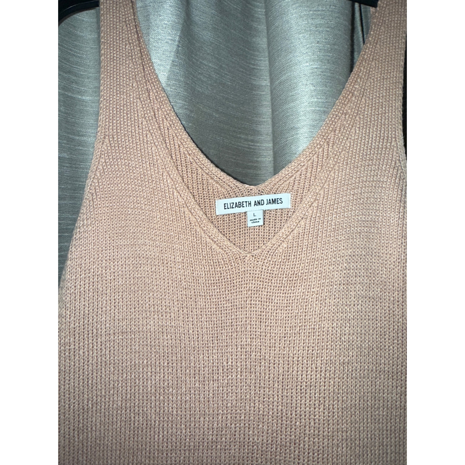 Elizabeth & James Pink Ribbed V-Neck Tank Top Size Large — image 2 of 3